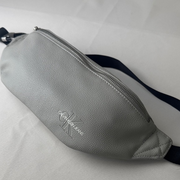 Calvin Klein Jeans Light Gray Belt Bag - Picture 8 of 11